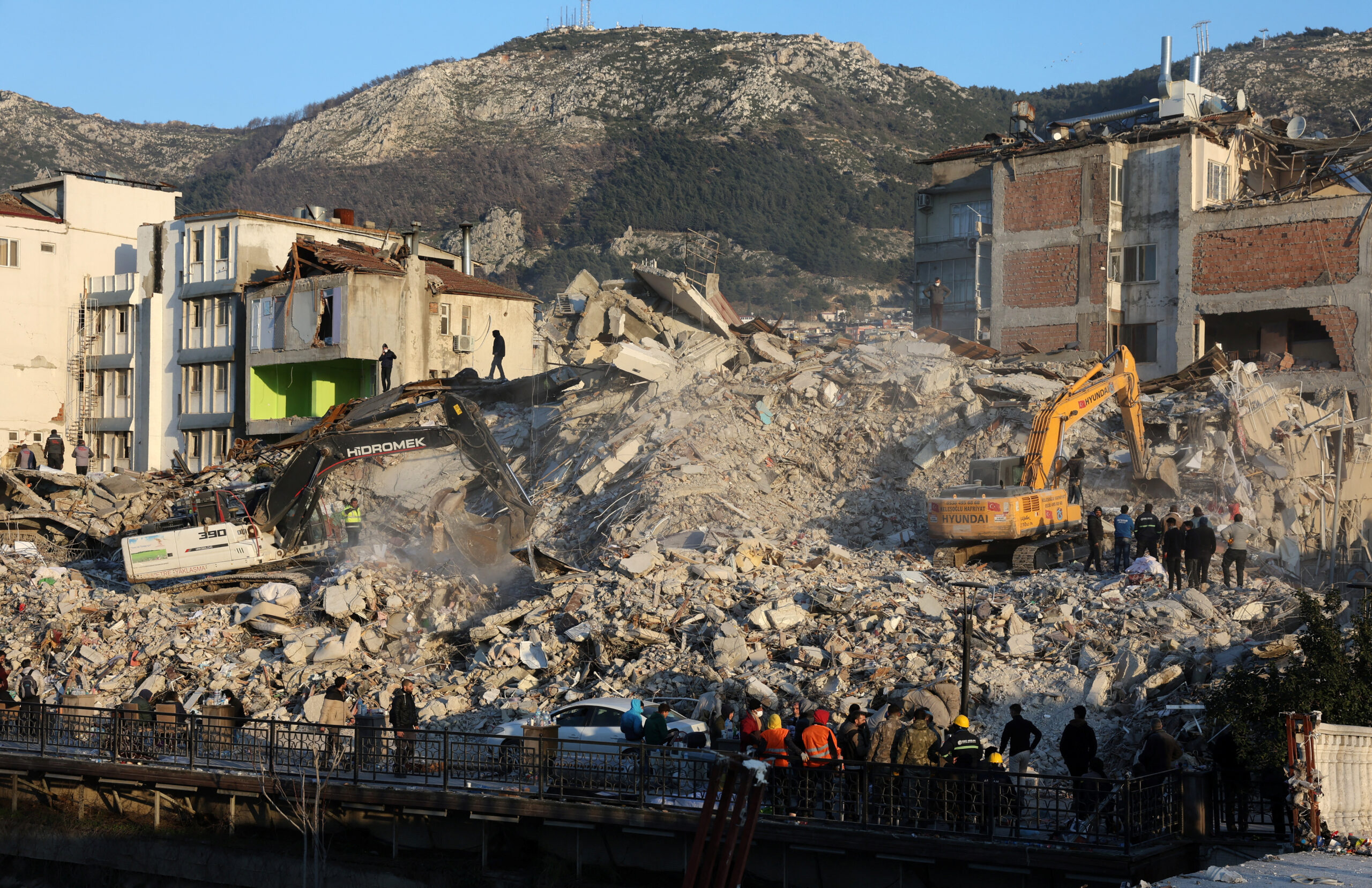 A 6.4 earthquake shook southern Turkey again: several people were injured and buildings collapsed 3