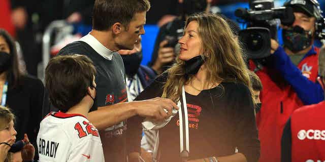 Tom Brady’s ex Gisele Bündchen flaunts have compatibility body, is ‘in good shape’ next split: document 17