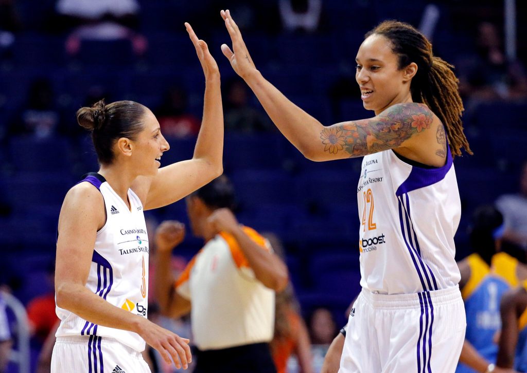 Brittney Griner re-signs with Phoenix Mercury 3