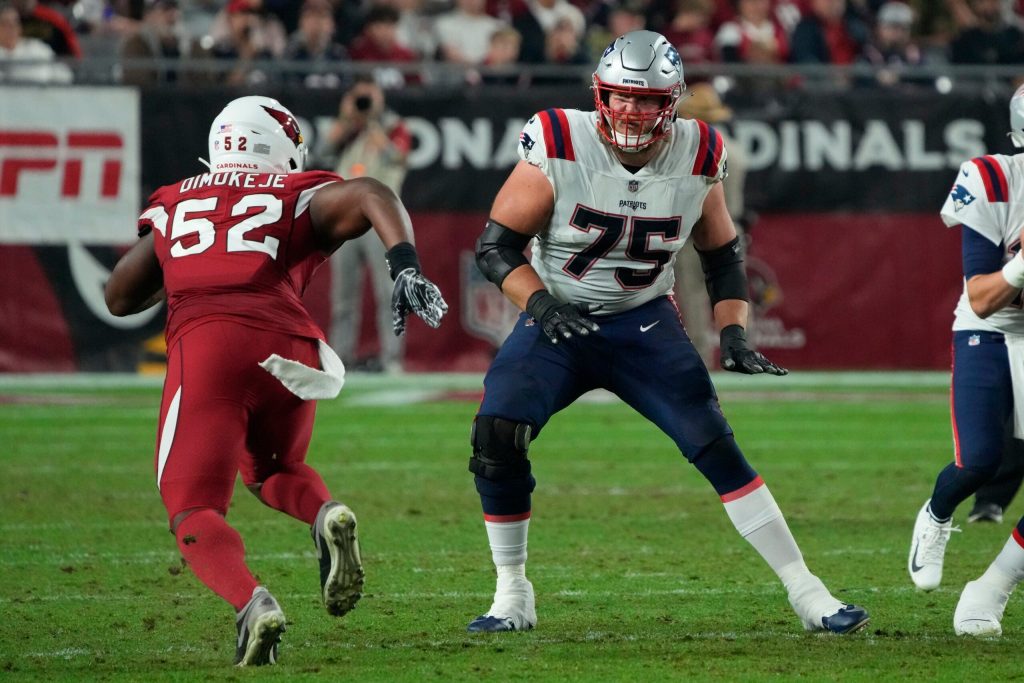 Patriots reportedly re-sign Conor McDermott, helping them with OT depth 19