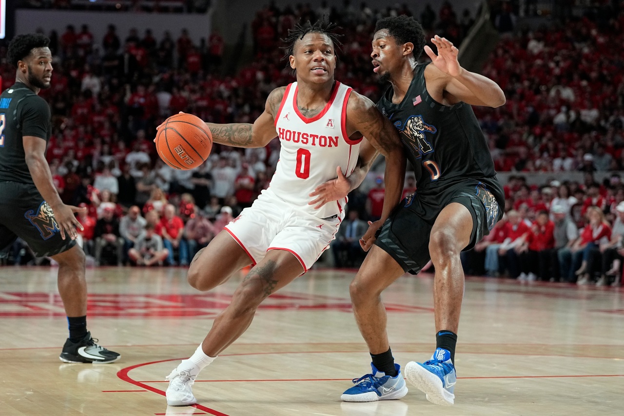 Sasser is looking to lead No. 1 Houston to the title last season 9