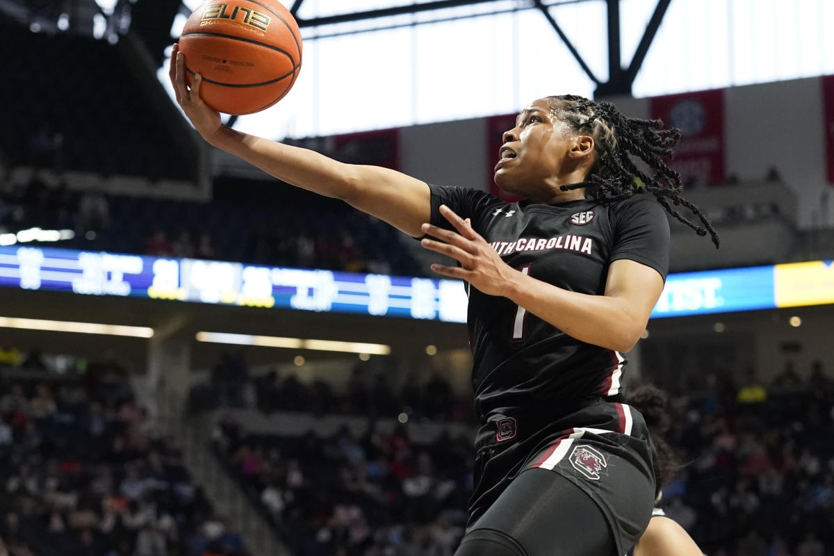 No. 1 South Carolina survives 64-57 in overtime at Ole Miss 3