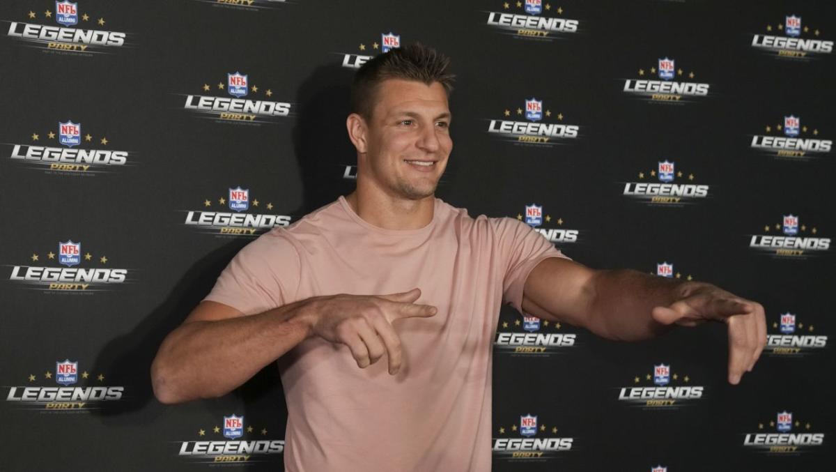 Rob Gronkowski responds superior to comparisons to Chiefs’ Travis Kelce 15