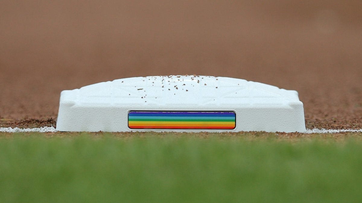 White Sox player comes out as gay, first in franchise history – NBC Chicago 3