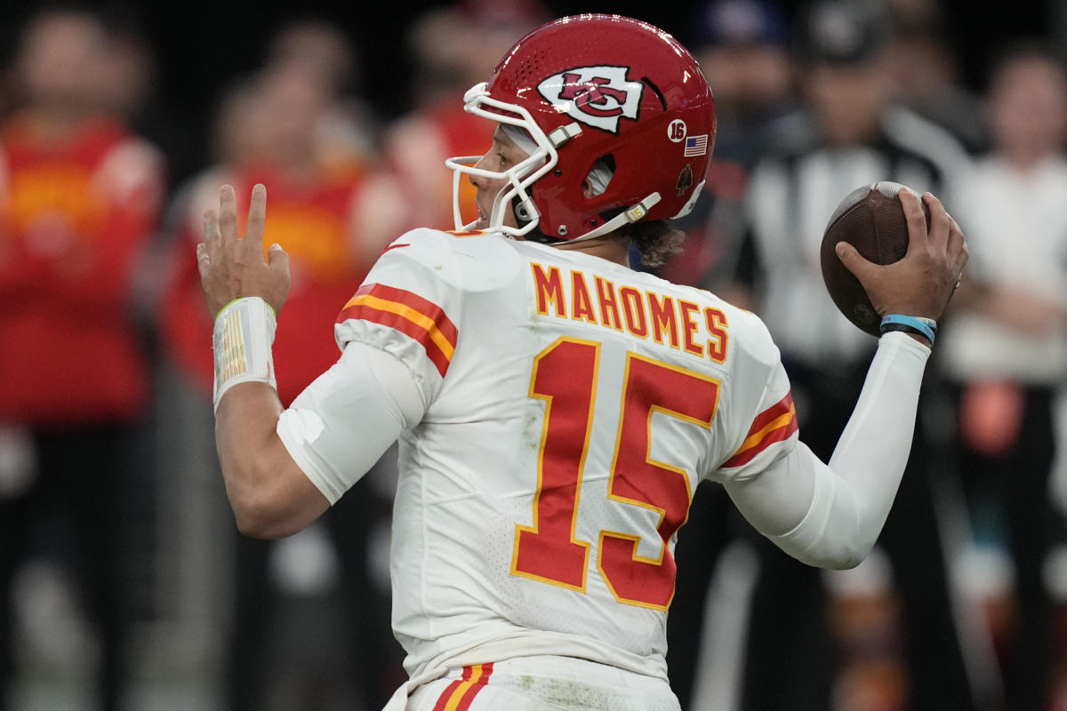 Mahomes, Hurts Assist Super Bowl Teams Amid QB Injury Wave 19