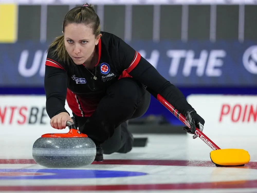 The combination of Rachel Homan and Tracy Fleury starts successfully for Ontario at Hearts 3