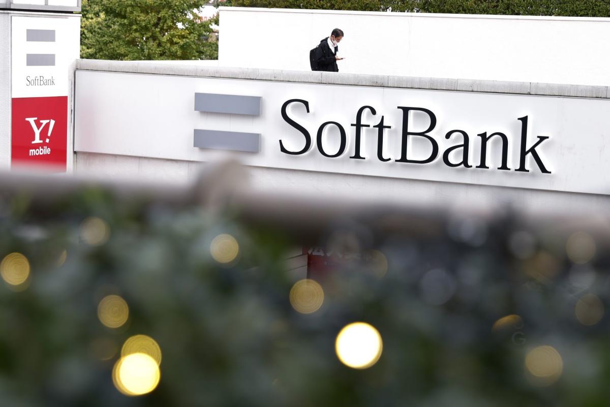 SoftBank loses another $5.9 billion as son skips conference call 3