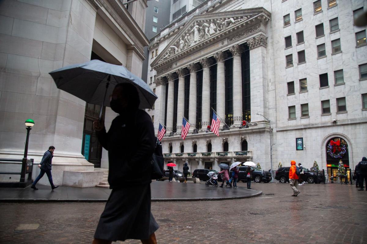 "NYSE to Pay Full Refunds to Over Half of Investors Affected by Glitch" 19