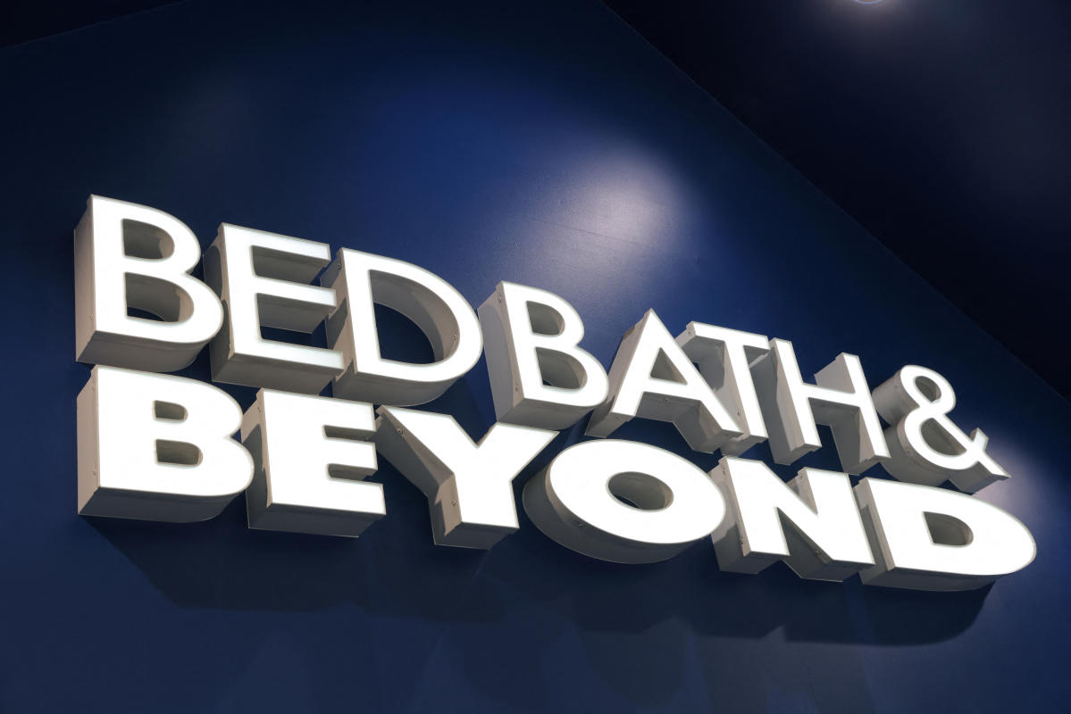 Bed Bath & Beyond shares plummet 45% on plans to raise $1 billion 7