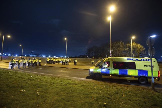 Protest in entrance of British asylum seeker resort ends with 15 arrests 3