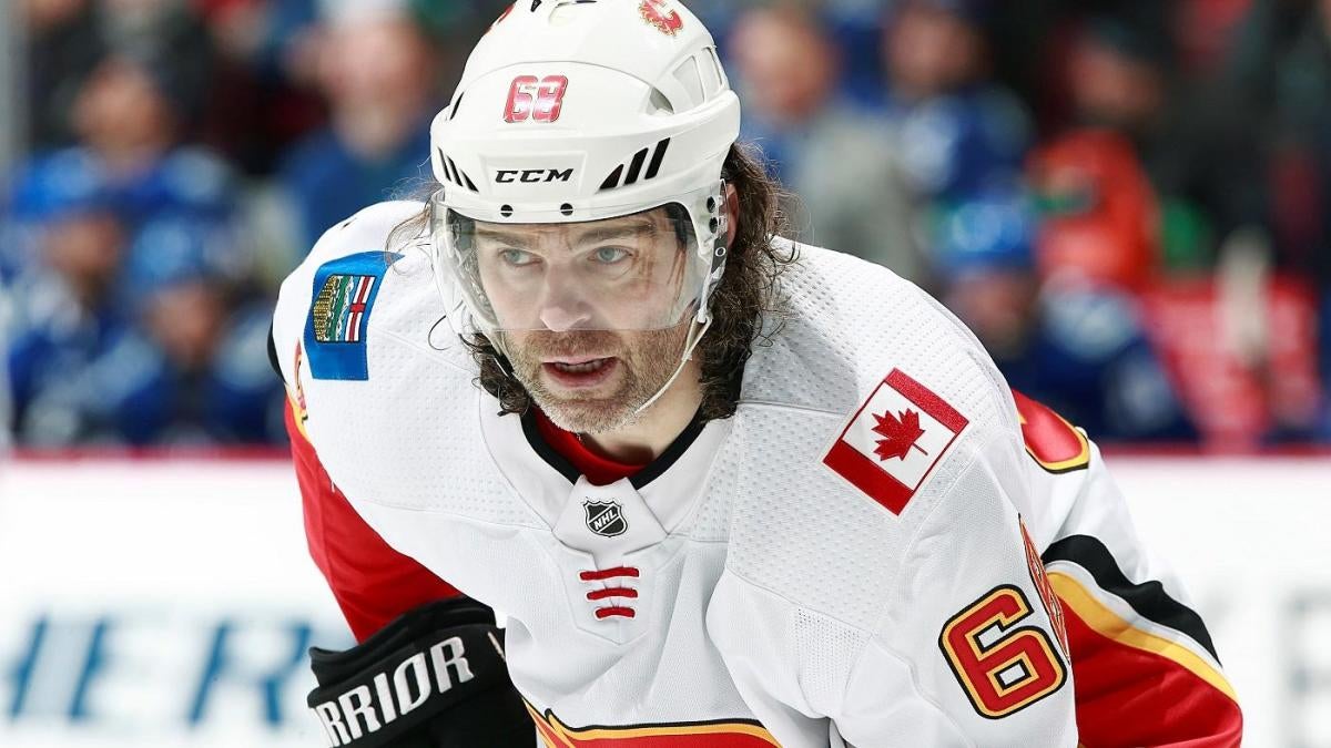 Jaromir Jagr scores the 1,099. Career goal and breaks Wayne Gretzky’s all-time goal record 1