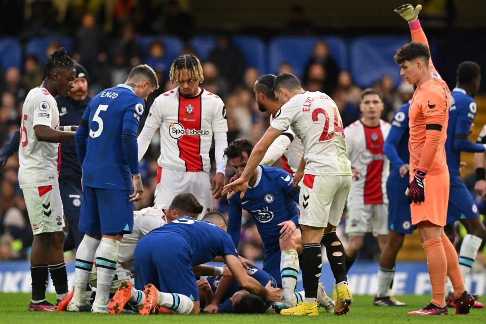 Cesar Azpilicueta reveals he will return to action ‘soon’ after being stunned by attempted header in Chelsea’s loss to Southampton 3