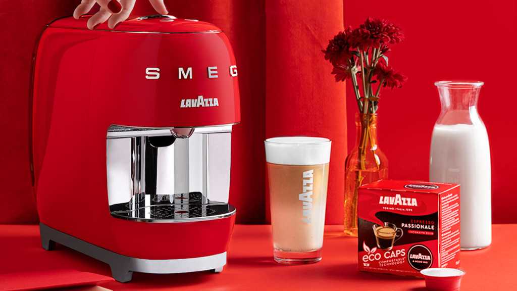Get 50% off this Lavazza Smeg espresso pod device 9