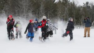 Anishinaabe kids share smiles, snowshoeing, and culture with a visit to the Toronto Hockey Club 2 Anishinaabe kids share smiles, snowshoeing, and culture with a visit to the Toronto Hockey Club 1