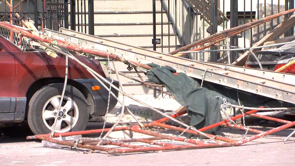 Neighbors describe shocking scenes after scaffolding collapse in East Garfield Park injures 2 workers – NBC Chicago 9