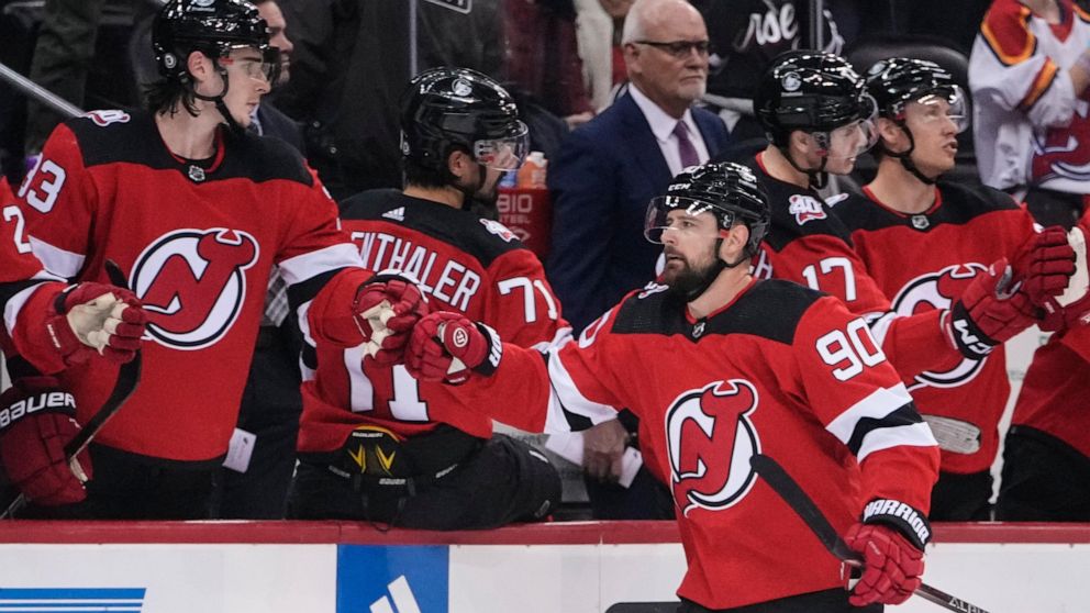 Zetterlund, Wood score in 3rd, Devils rally 4-2 past Jets 3