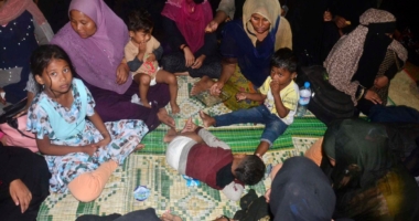 Rohingya Refugees Stranded on Indonesian Beach