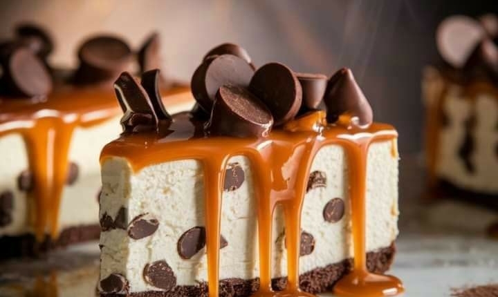 Salted Caramel Cheesecake: A Decadent Dessert with a Chocolate Twist 1