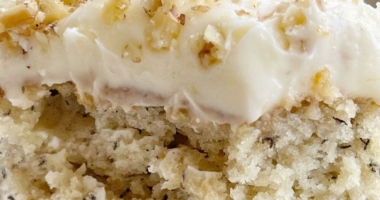 Banana Cake with Cream Cheese Frosting Recipe 1