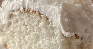 Creamy Coconut Cake: A Tropical Delight 1