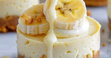 Irresistible Mini Banana Pudding Cheesecakes 1