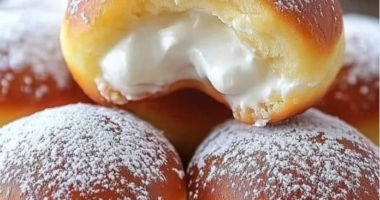 Bomboloni: Irresistible Italian Cream-Filled Donuts 1