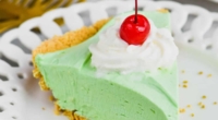 Easy No-Bake Shamrock Shake Pie: A Minty Delight for Any Occasion 3