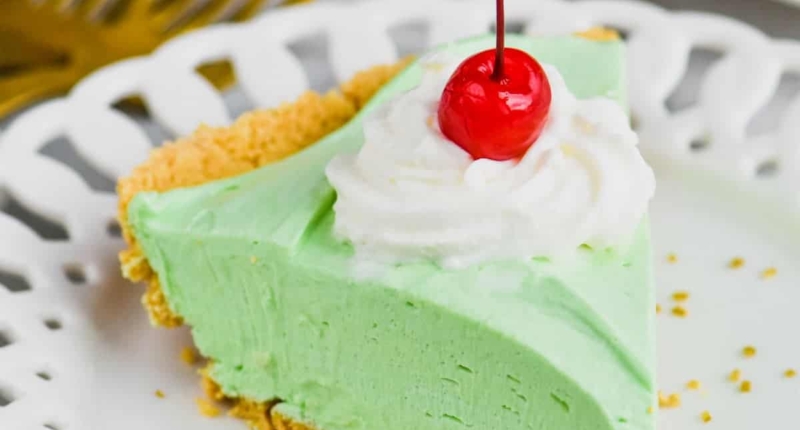 Easy No-Bake Shamrock Shake Pie: A Minty Delight for Any Occasion 1