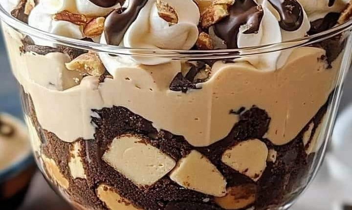 Peanut Butter Fudge Brownie Trifle: A Decadent Layered Delight! 1