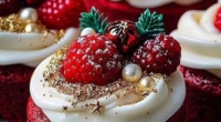 Mini Red Velvet Wreath Cakes: Festive Keto Treats 3