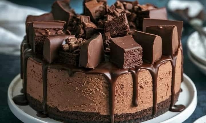 Chocolate Brownie Cheesecake: A Decadent Fusion Dessert 1