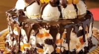 Reese’s Overload Ice Cream Sundae Cake 3