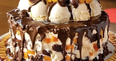 Reese’s Overload Ice Cream Sundae Cake 1