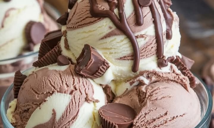 Homemade Moose Tracks Ice Cream: Creamy, Chocolatey Bliss 1