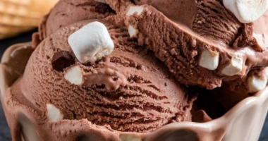 Rocky Road Ice Cream Recipe: A Creamy, Chocolate Delight with a Crunchy Twist 1