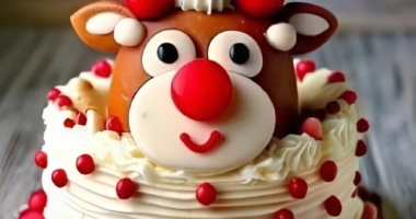 Rudolph Delight Cake: A Festive Treat for the Holidays! 1