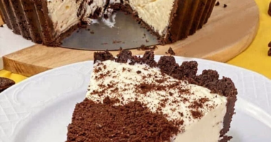 Oreo Cheesecake: A Decadent and Crowd-Pleasing Dessert 1