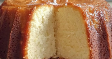 Sour Cream Pound Cake: A Classic That Steals Hearts 1