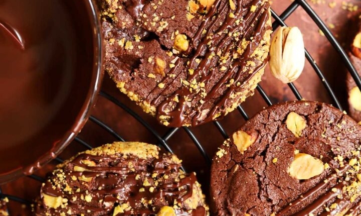 Double Chocolate Pistachio Cookies: A Festive and Irresistible Treat 1