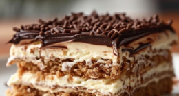 Layered Pudding Delight with Cookies and Chocolate 32