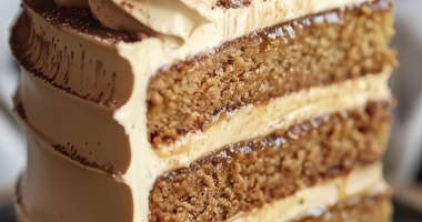 Irresistible Caramel Coffee Buttercream Cake: A Dreamy Dessert for Coffee Lovers 1