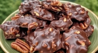 Irresistible Chocolate Pecan Turtle Clusters: A Sweet and Salty Treat! 3