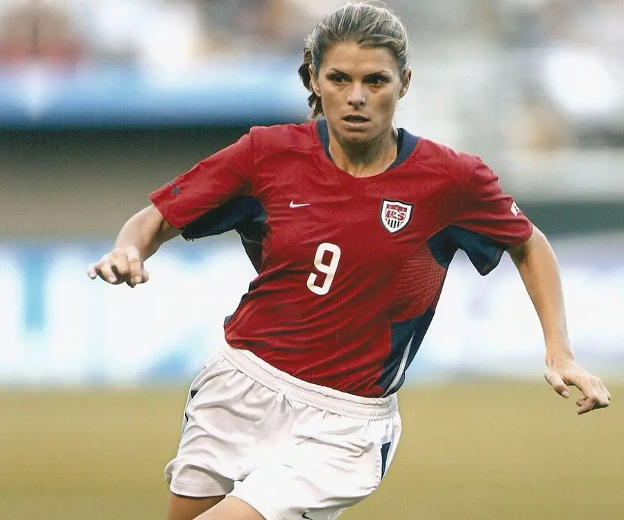Mia Hamm - Soccer Player, Timeline, Personal Life - Mia Hamm Biography